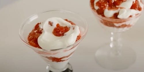 Raspberries-and-sour-cream.jpg