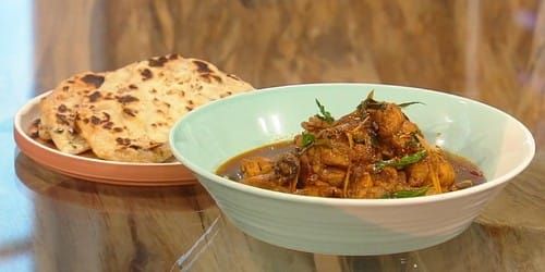 Red-chicken-curry-with-roti.jpg