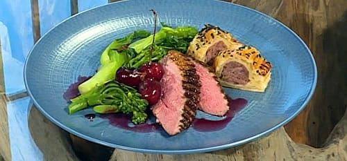 Roast-duck-with-sausage-rolls.jpg