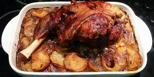 Roasted-leg-of-lamb-with-boulangère-potatoes.jpg