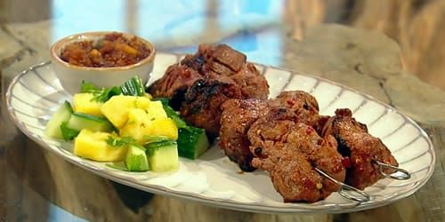 Sate-daging-beef-satay-with-peanut-sauce.jpg