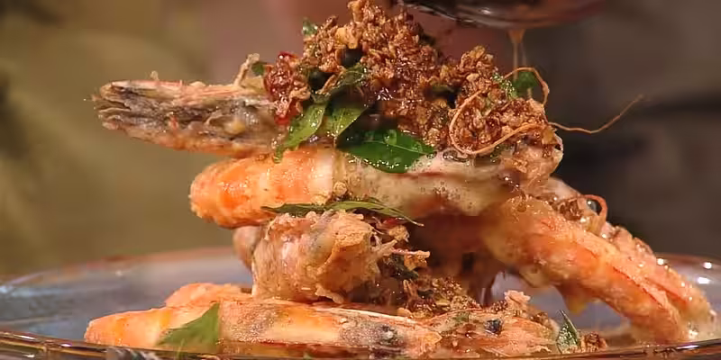 Singapore-butter-prawns-closeup-1.avif