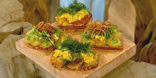 Smørrebrød-with-fish-cakes.jpg
