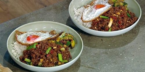 Speedy-Korean-inspired-beef-bowls-with-cucumber-salad.jpg