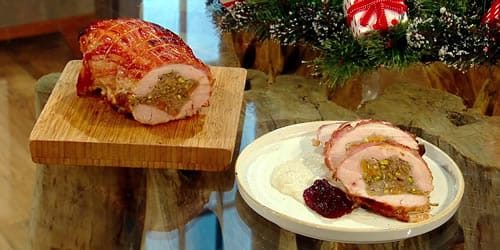 Stuffed-turkey-breast-with-bread-sauce.jpg