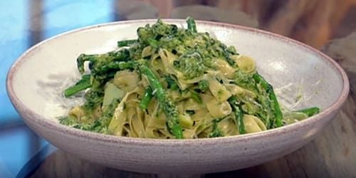 Tagliatelle-with-green-beans-and-pesto.jpg