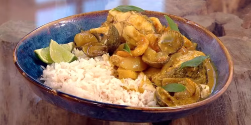 Thai-style-fish-curry.avif