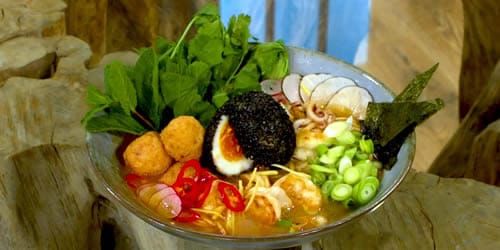Tiger-prawn-noodle-broth-with-prawn-balls.jpg