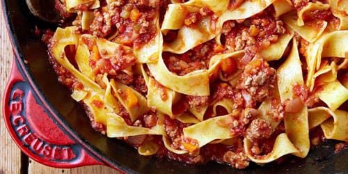 Traditional-bolognese-ragout-with-tagliatelli.jpg