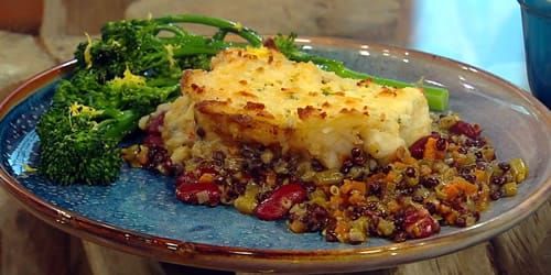 Vegan-shepherds-pie-with-lemon-and-garlic-Tenderstem-broccoli.jpg