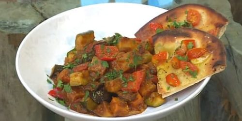 Vegetable-curry-with-tomato-and-garlic-naan-saturdaykitchenrecipes.jpg