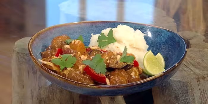 Vegetable-massaman-curry-with-sticky-rice.avif