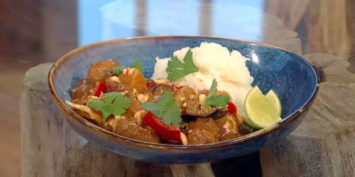 Vegetable-massaman-curry-with-sticky-rice.avif