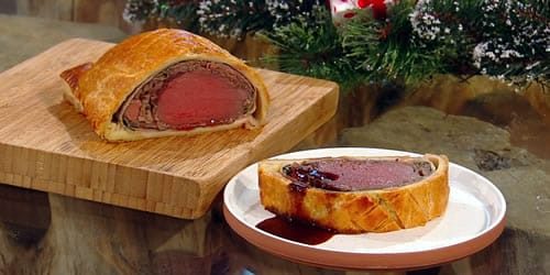 Venison-Wellington-with-red-wine-sauce.jpg