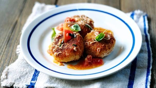 crabfishcakeswithato_6230_16x9.jpg
