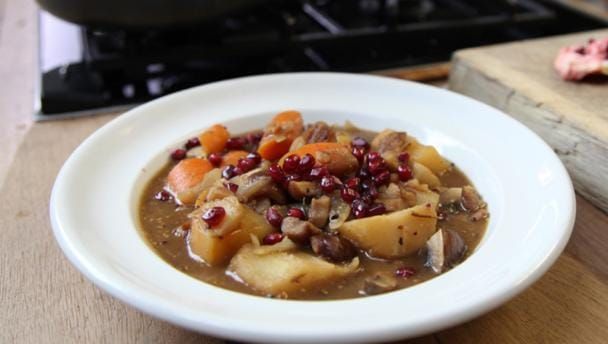 hearty_party_hotpot_93924_16x9.jpg